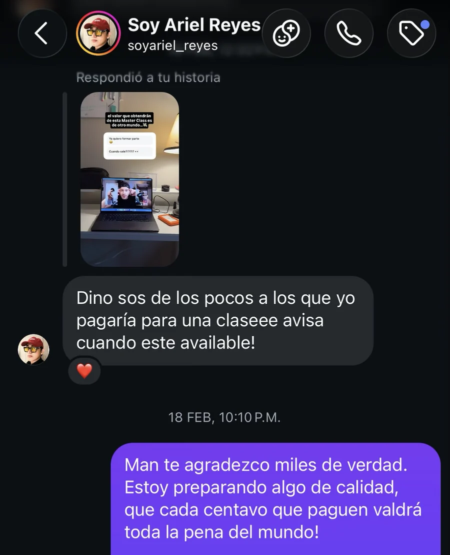 Mensaje de Ariel Reyes, 18 de febrero: le dice que es de los pocos a los que pagaría por una clase. Dino responde que está preparando algo de calidad.